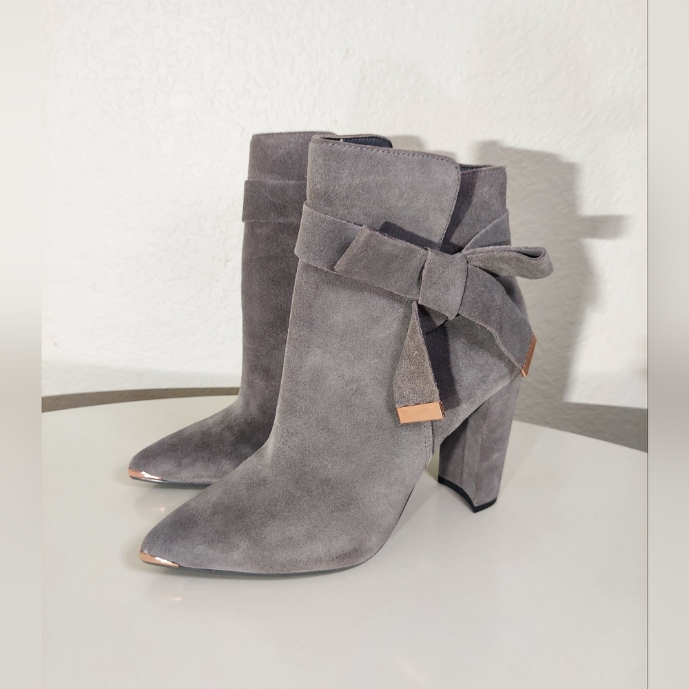 TED BAKER London Sailly Gray Suede Bow Detail Heeled Ankle Booties WM US 8/EU 39